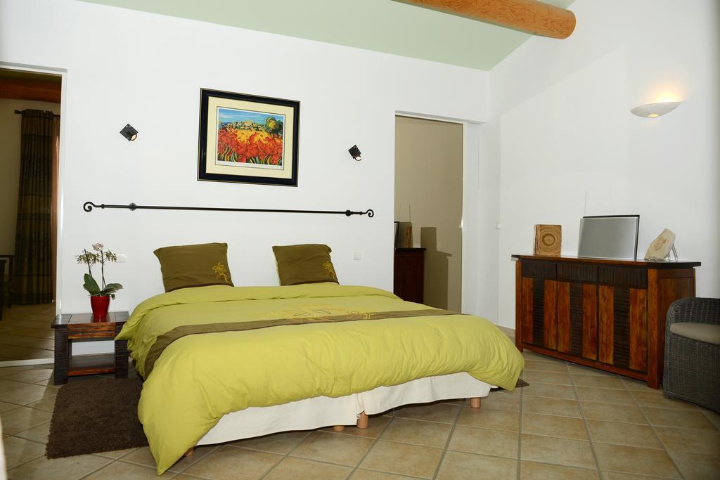 Mas De Carabelle Bed & Breakfast La Roque-Alric Room photo