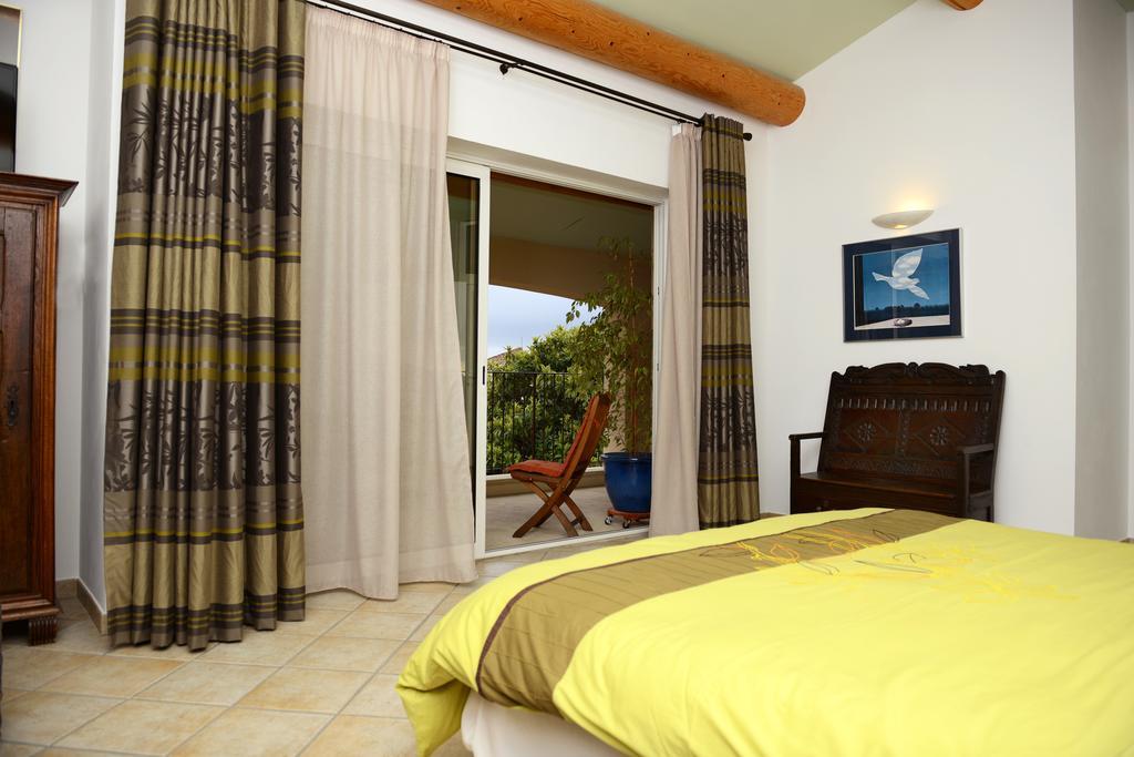 Mas De Carabelle Bed & Breakfast La Roque-Alric Room photo