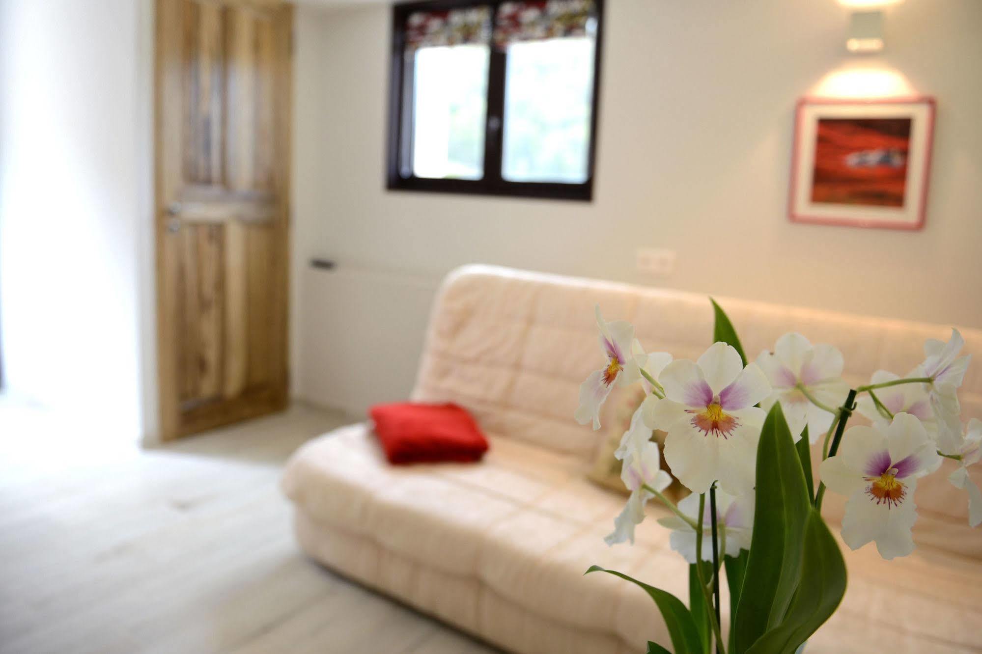 Mas De Carabelle Bed & Breakfast La Roque-Alric Exterior photo